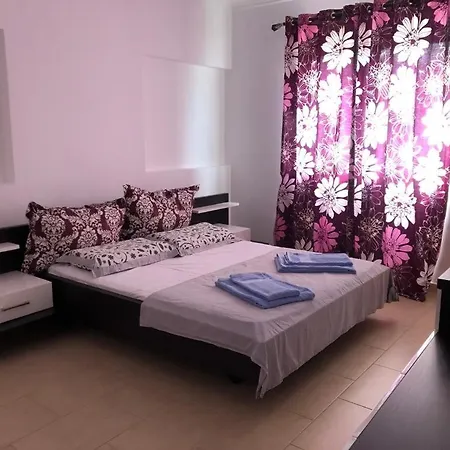 Vanessa Lungomare * Vlorë